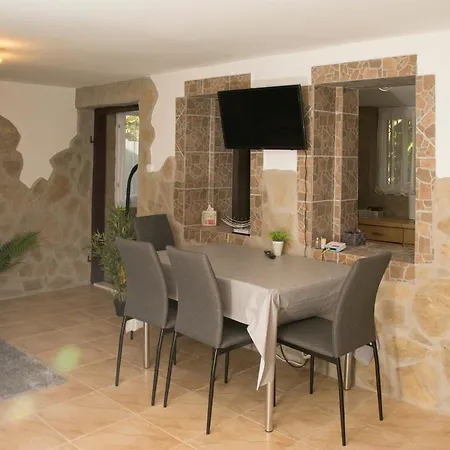 Family Wellness Jacuzzi Sauna Wood Fired Hot Tub 8 Min From Heviz