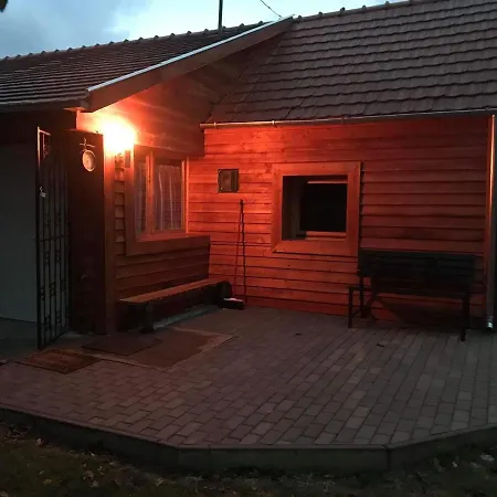 Apartmán Family Wellness Jacuzzi Sauna Wood Fired Hot Tub 8 Min From Heviz Rezi