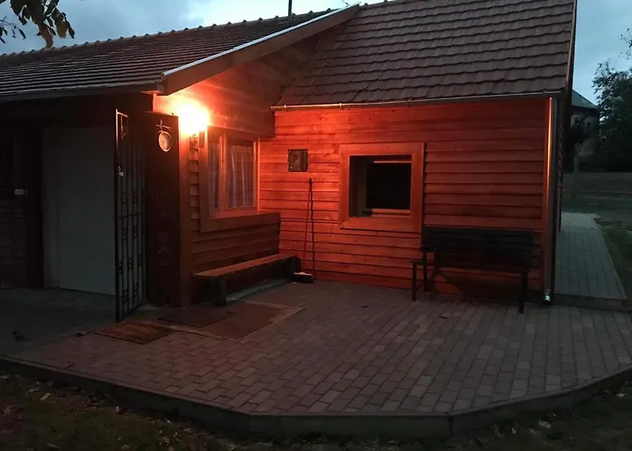 아파트 Family Wellness Jacuzzi Sauna Wood Fired Hot Tub 8 Min From Heviz Rezi